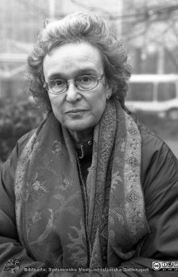 Utbildningssekreterare Lida Glave
Lasarettsfotograferna i Lund,  pärm  Sv/v Neg, 1997. 10, 97. Från negativ.
Nyckelord: Lasarettet;Lund;Universitetssjukhuset;USiL;Administration;Utbildning