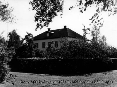 Överläkarvillan från nordost
Vipeholm exteriört. Överläkarens villa från nordost, 1900-talets andra halva. Foto Omonterat
Nyckelord: Vipeholm;Villa;Kapsel 15;Park;Foto;Omonterat;ExteriÃ¶rt