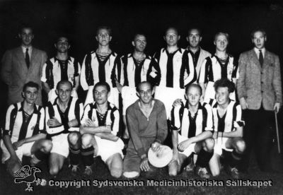 Vipeholms fotbollslag 1943
Vipeholm Idrottsklubb 1 o. 2. Vipeholms representationslag 1943. Reprofoto, Omonterat
Nyckelord: Vipeholm;Idrottsklubb;Representationslag;Reprofoto;Omonterat;Kapsel 15;1943