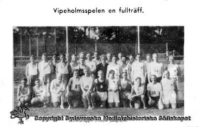 Vipeholmsspelen 1946 gav prydligt eko
Vipeholm Idrottsklubb 1 o. 2. Friidrott, 1946. Reprofoto Omonterat
Nyckelord: Vipeholmsspelen;Fullträff;Idrottsgrupp;Vipeholm;Idrottsklubb;Friidrott;Reprofoto;Omonterat;Kapsel 15