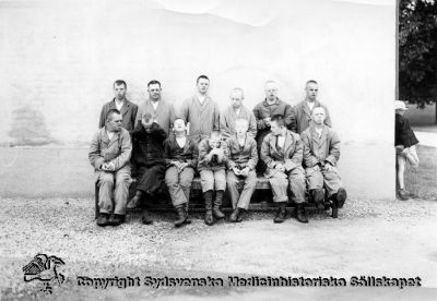 Patienter på Vipeholms sjukhus
De flesta på bilden förefaller vara mongoloider. Foto 1949 enligt obekräftad uppgift. Samma fototillfälle som bild SMHS1932_000_01, men inte samma negativ. Omonterat foto.
Nyckelord: Vipeholm;Patienter;Gruppfoto;Mongoloid;Foto;Omonterat;Kapsel 16;1950-talet