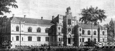 1867 års kirurgiska klinik i Lund, tecknad direkt "på stocken"
Pärm med bilder tänkta för A. Flaum "Lasarettet i Lund" (1968). Kirurgiska kliniken från 1867-68. Xylografi i "Ny illustrerad tidning" 1867 efter teckning direkt på stocken av byggnadens arkitekt Helgo Zettervall. Notera att bilden därför äs spegelvänd. (Sid.153).
Nyckelord: Lasarettet;Lund;Universitetssjukhuset;USiL;Utvärtes;Kirurgisk;Klinik