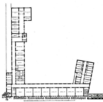 Kvinnokliniken av år 1918
Våning 1 trappa upp: Barnbördsavdelningen. Från rastrerad tryckt förlaga: Borelius (1918): Malmöhus Läns Lasarett i Lund 1768-1918. I. De äldre lasarettsbyggnadernas historia.
Nyckelord: Lasarettet;Lund;Universitetssjukhuset;USiL;KK;BB;Gynekologisk;Klinik;Obstetrisk