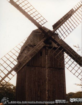 Vipemöllan, nu på Kulturens Östarp i Lund
Vipemöllans kvarn, sedan 1920-talet på Kulturens Östarp vid Lund. Ur en bildserie från ett besök där den 9 oktober 1980. 
Nyckelord: Kapsel 14; Vipeholm; Mölla; Kvarn; Kulturen; Östarp; 1980