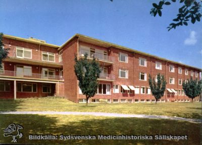 Ögonkliniken i Lund på norra lasarettsområdet, invigd 1942.
Ögonkliniken i Lund, invigd 1942. Arkitekt: Hans Westman. Tryckt vykort, troligast från 1960-talet.
Nyckelord: Kapsel 03;Regionarkivet;Lasarettet;Lund;Ögonklinik;Westman;Hans;Vykort