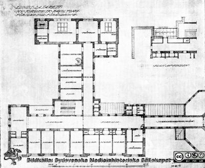 Plan över kirurgiska klinikens våning 2 från 1868 med om- och tillbyggnaden 1905
Kirurgen. Detalj av våningen 2 tr. upp. Arkitektritning, Salomon Sörensen. Tryckt bild
Nyckelord: Kapsel 17;Lund;Lasarett;Arkitekt;Ritning;Arkitektritning;Kirurgi;Kirurgisk;Klinik