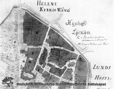 Karta över Lund från 1783 (nordöstra delen)
N:20 är lasarettstomten, b. Paradisgatan, c. Sandgatan, k. Paradislyckan, "akademiens stallgård". (MLL. Sid.5) Tryckt bild. Monterat
Nyckelord: Kapsel 18;Lund;Karta;Norr