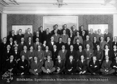 En kongress i Stockholm 1931. Mentalskötare? Psykiatriker? 
Påskrift "Stockholm, kongresser 1931". Originalfoto. Ej monterat. Ligger tillsammans med bilder från St Lars, bl.a. fackföreningsbilder. Mentalskötare? Psykiatriker? 
Nyckelord: Kapsel 19;Kongress;Stockholm