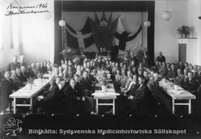 Kongress i Kristinehamn 1936. Mentalskötare? 
Påskrift: "Kongressen 1936 Kristinehamn".  Låg tillsammans med många fackföreningsbilder från St Lars. Troligen mentalskötare i fackföreningen SSF. Foto Jönsson Kristinehamn. Originalfoto. Monterat.
Nyckelord: Kapsel 19;Lund;St Lars;Kongress;Fackförening