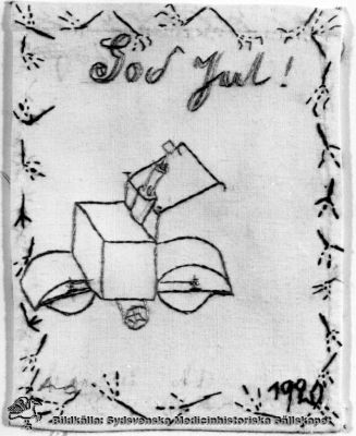 Anonymt patientterapiarbete från St Lars: God Jul 1920
Fotograf Bo Wiberg, foto och AV-verksamheten, Lasarettet i Lund. Originalfoto. Ej monterat
Nyckelord: Kapsel 19;St Lars;Lund;Patientarbete;Terapi;Textil;Broderi