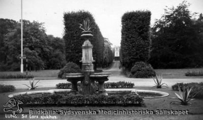 Vykort från St Larsparken i Lund
Lund. S:t Lars sjukhus. Vykort. Originalfoto på 1900-talet. Ej monterat
Nyckelord: Kapsel 19;St Lars;Lund;Exteriört