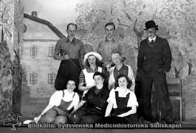 Personalrevy på St Lars i Lund
Omärkt originalfoto i kapsel med bilder från St Lars i Lund. Från en personalrevy. Samma uppsättning som på bild SMHS3970. Ej monterat
Nyckelord: Kapsel 20;St Lars;Lund;Personal;Teater;Revy