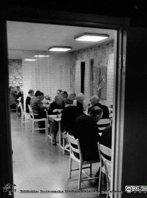 Matsalen på Häggenäs sjukhem nära Höör
Från kapsel 20 med bilder från St Lars. Häggenäs sjukhem 1978. Foto Informationssektionen vid Lunds sjukvårdsdistrikt. Originalfoto. Ej monterat. Julbord.
Nyckelord: Kapsel 20;St Lars;Lund;Mentalsjukvård;Sjukhem