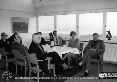Orup-Eslövs sjukvårdsdistrikts direktion 1983-85
Kapsel 23 med bilder från Orups direktion 1983-85. Omärkt. Bernt Petersson nr 2 från vänster i bortre raden. Originalfoto. Ej monterat
Nyckelord: Kapsel 23;Orup;Direktion;Personal
