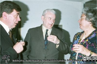 Kongress i Lund 1975. Fr. vä. Robert Morrison (Hammersmith), Martin Lindgren (Lund), Margret Snelling (Middlesex Hospital).  
Foto Torsten Landberg.
Nyckelord: Professor;Kongress;Lund;Lasarett;Radiologi;Röntgen;Radioterapi;Onkologi