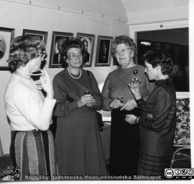 Direktionsmiddag 15/12 1982, Orups sjukvårdsdistrikt. Avtackning av Nils Grane
Kapsel 23 med bilder från Orup. Kuvert med påskrift "Direktionsmiddag 15/12 1982. Avtackning Nils Grane. Originalfoto. Ej monterat
Nyckelord: Kapsel 23;Direktion;Julmiddag;Orup;Personal