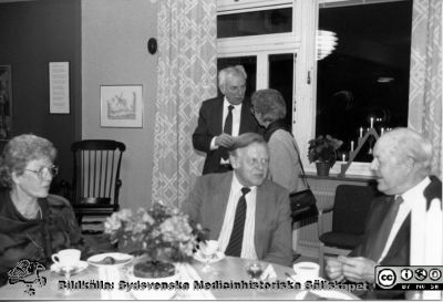 Orups direktion 1989-91. Julmiddag dec 1989. Owe Persson ordf
Kapsel 23 med bilder från Orups direktion 1989-91. Julmiddag dec 1989. Owe Persson ordf. Omärkt. Originalfoto. Ej monterat
Nyckelord: Kapsel 23;Orup;Direktion;Julmiddag