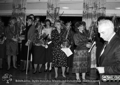 Direktionen, Orup-Eslöv-Hörby
Kapsel 23 med bilder från Orup. Kuvert med påskrift "Direktionen" Omärkt bild, rimligen visande avtackning av pensionerad eller på annat vis slutande personal. Originalfoto. Monterat.
Nyckelord: Kapsel 23;Orup;Personal;Avtackning