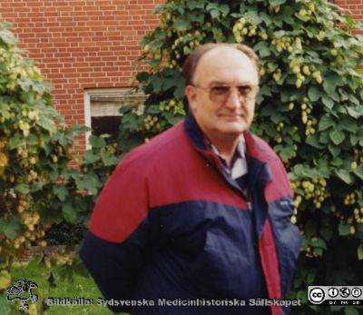 Åke Hansson
Kapsel 23 med bilder från Orup. Kuvert med påskrift "Direktionen" Påskrift på bilden: "Åke Hansson". Originalfoto. Monterat.
Nyckelord: Kapsel 23;Orup;Direktion;Porträtt;Ordförande