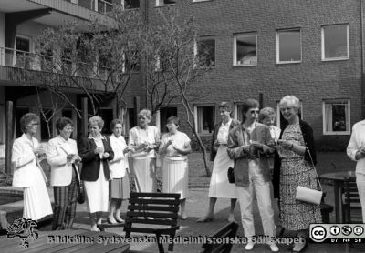 Förtjänstgåvor pensionärer, Orup-Eslöv-Hörby sjukvårdsdistrikt, okänt år
Kapsel 23 med bilder från Orup. Kuvert med påskrift "Förtjänstgåvor pensionärer. 1980. 1981 Utsikten. 1982 Hörby. 1983. 1984. 1985 Hörby. 1986 Förtjänstgåva. 1987 Hörby. 1988 Tåbelund. 1989 Långstorp". Ingen påskrift på bilden. Originalfoto. Ej monterat.
Nyckelord: Kapsel 23;Orup;Personal;Avtackning