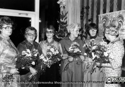 Förtjänstgåvor pensionärer, Orup-Eslöv-Hörby sjukvårdsdistrikt, 1979, Eslöv
Kapsel 23 med bilder från Orup-Hörby-Eslöv. Kuvert med påskrift "Förtjänstgåvor pensionärer. 1980. 1981 Utsikten. 1982 Hörby. 1983. 1984. 1985 Hörby. 1986 Förtjänstgåva. 1987 Hörby. 1988 Tåbelund. 1989 Långstorp". Ingen påskrift på bilden. Originalfoto. Ej monterat.
Nyckelord: Kapsel 23;Orup-Hörby-Eslöv;Personal;Avtackning
