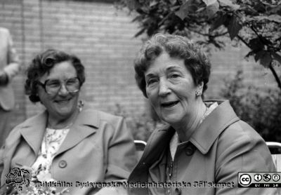 Förtjänstgåvor pensionärer, Orup-Eslöv-Hörby sjukvårdsdistrikt, 1980
Kapsel 23 med bilder från Orup-Hörby-Eslöv. Kuvert med påskrift "Förtjänstgåvor pensionärer. 1980. 1981 Utsikten. 1982 Hörby. 1983. 1984. 1985 Hörby. 1986 Förtjänstgåva. 1987 Hörby. 1988 Tåbelund. 1989 Långstorp". Ingen påskrift på bilden. Originalfoto. Ej monterat.
Nyckelord: Kapsel 23;Orup-Hörby-Eslöv;Personal;Avtackning