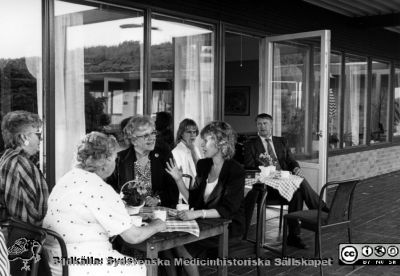 Förtjänstgåvor pensionärer 1988, Orup-Eslöv-Hörby sjukvårdsdistrikt
Kapsel 23 med bilder från Orup-Hörby-Eslöv. Kuvert med påskrift "Förtjänstgåvor pensionärer. 1980. 1981 Utsikten. 1982 Hörby. 1983. 1984. 1985 Hörby. 1986 Förtjänstgåva. 1987 Hörby. 1988 Tåbelund. 1989 Långstorp". Påskrift på bilden: "1988". Dir Bernt Petersson längst till höger i bild. Originalfoto. Ej monterat.
Nyckelord: Kapsel 23;Orup-Hörby-Eslöv;Personal;Avtackning
