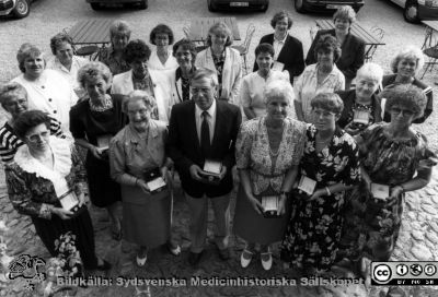 Utdelning av förtjänstgåvor. 1991 Hurva Gästis
Kapsel 23 med bilder från Eslöv-Orups-Hörbys sjukvårdsdistrikt. Påskrift på kuvertet det låg i: "Förtjänstgåvor. 1990- Långtorp. 1991- Hurva Gästis. 1992- Inga 25-åringar. 1997 Åkersberg". Påskrift på bilden: "1991 Hurva Gästis". Originalfoto. Omonterat.
Nyckelord: Kapsel 23;Orup;Eslöv;Hörby;Avtackning;Personal