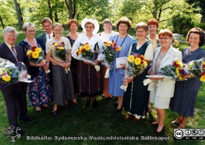 Utdelning av förtjänstgåvor 1997
Kapsel 23 med bilder från Eslöv-Orups-Hörbys sjukvårdsdistrikt. Påskrift på kuvertet det låg i: "Förtjänstgåvor. 1990- Långtorp. 1991- Hurva Gästis. 1992- Inga 25-åringar. 1997 Åkersberg". Påskrift på bilden: "1997". Originalfoto. Monterat.
Nyckelord: Kapsel 23;Eslöv;Orup;Hörby;Avtackning;Personal