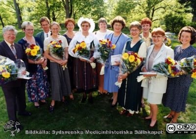 Utdelning av förtjänstgåvor 1997
Kapsel 23 med bilder från Eslöv-Orups-Hörbys sjukvårdsdistrikt. Påskrift på kuvertet det låg i: "Förtjänstgåvor. 1990- Långtorp. 1991- Hurva Gästis. 1992- Inga 25-åringar. 1997 Åkersberg". Påskrift på bilden: "1997". Originalfoto. Monterat.
Nyckelord: Kapsel 23;Eslöv;Orup;Hörby;Avtackning;Personal