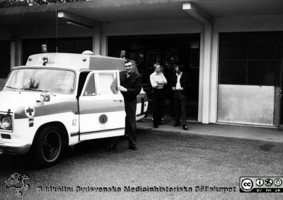 Ambulansstationen Hörby
Kapsel 23. Omärkt bild. Originalfoto. Ej monterat. I kuvert märkt "Ambulansstationen Hörby. 75-82. 83-85 Bernt Isacsson. 324-327 Ulf Lindström". Foto under 1900-talets sista fjärdedel.
Nyckelord: Kapsel 23;Hörby;Ambulans;Station;Ambulansstation