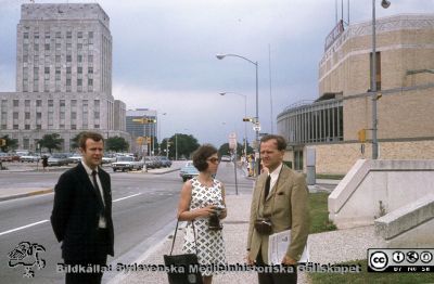 På cancerkongress i Houston 1970
Från vänster Torsten Landberg, Gudrun Svahn-Tapper och John-Erik Jonsson.
Nyckelord: Onkologi;Cancer;Radiologi;Kongress