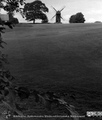 Möllan Bosjökloster
Kapsel 23	Möllan Bosjökloster. Originalfoto. Ej monterat
Nyckelord: Kapsel 23;Mölla;Kvarn;Bosjökloster;Orup