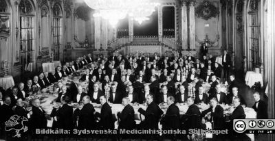 Kirurgmöte Stockholm 1927. 
Kapsel 25. Kirurgmöte Stockholm 1927. Originalfoto. Monterat
Nyckelord: Kapsel 25;Kongress;Konferens;Kirurgi