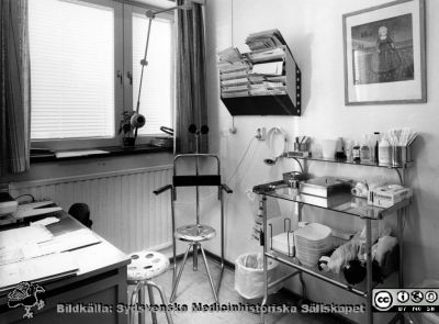 Onkologiska kliniken i Lund. Öronundersökningsrum
Foto Ola Terje låda A bild 25/7. Slutet på 1980-talet. 
Nyckelord: Terje;Onkologisk;Onkologi;Klinik;Lund;Interiör;1980-talet;Undersökningsrum;Öron