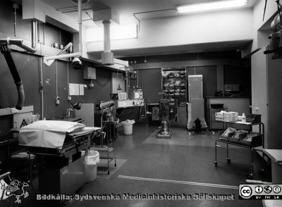 Onkologiska kliniken i Lund. Applikationssal, gynekologisk onkologi
Foto Ola Terje låda A bild 36/3. Slutet på 1980-talet. 
Nyckelord: Terje;Onkologisk;Onkologi;Klinik;Lund;Interiör;1980-talet;Gynekologi;Applikationssal