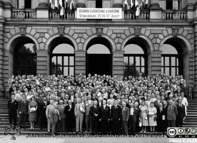 Europeisk anatomkongress, Strasbourg 25-27 augusti (1960?). 
Europeisk anatomkongress, Strasbourg 25-27 augusti (1960?). Bengt Källén och (troligen) Folke Löfgren i bakersta ledet, alldeles framför pelaren till vänster om den öppna dörren i mitten.
Nyckelord: Kapsel 27;Anatomi;Kongress;Strassburg;1960;Strasbourg