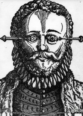Starrstick enl. Bartisch (1583)
Kapsel 28. Påskrift: "Öga". Original reprofoto från Bartisch (1553). Visarden tidens  starrstick. Monterat
Nyckelord: Kapsel 28;Träsnitt;1500-talet;Starrstick