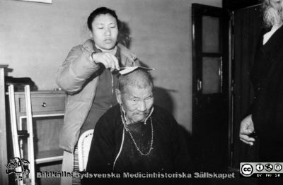 Asiatisk folkmedicin
Kapsel 30 i Medicinhistoriska Museet i Lunds bildarkiv på Regionarkivet i Lund. Omärkt bild. I mapp märrkt "Folkmedicin". Tydligen i Asien. Originalfoto. Ej monterat. 
Nyckelord: Kapsel 30;Folkmedicin;Asien;Kina