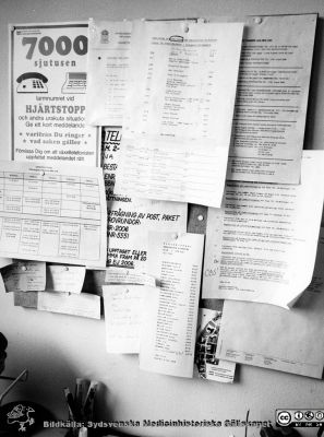 Radiologiska / onkologiska kliniken i slutet av 1980-talet
Foto Ola Terje låda B. 54/11. Anslagstavla, AVD 86. Originalfoto. 
Nyckelord: Lasarett;Lund;Universitet;Universitetssjukhus;USiL;Onkologi;Radiologi