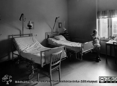 Radiologiska / onkologiska kliniken i slutet av 1980-talet
Foto Ola Terje låda B. 57/6. Avd 86, 4-bäddsrum. Originalfoto. Ej monterat
Nyckelord: Lasarettet;Lund;Universitet;Universitetssjukhus;USiL;Onkologi;Radiologi