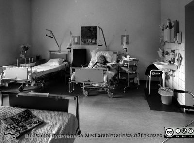 Radiologiska / onkologiska kliniken i slutet av 1980-talet
Foto Ola Terje låda B. 57/4.  Avd 86, 4-bäddsrum. Originalfoto. Ej monterat
Nyckelord: Lasarettet;Lund;Universitet;Universitetssjukhus;USiL;Onkologi;Radiologi