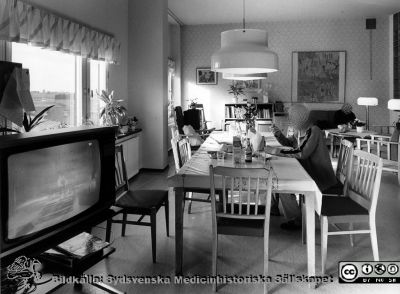 Radiologiska / onkologiska kliniken i slutet av 1980-talet
Foto Ola Terje låda B. 59/10. Avd 86, Matsal/Dagrum, Originalfoto. Ej monterat
Nyckelord: Lasarett;Lund;Universitet;Universitetssjukhus;USiL;Radiologi;Onkologi