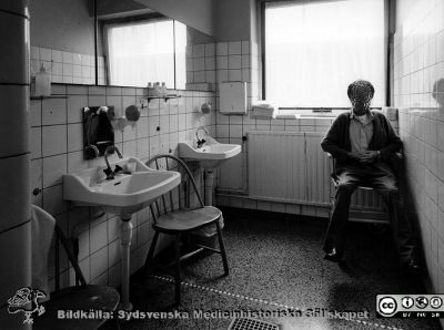 Radiologiska / onkologiska kliniken i slutet av 1980-talet
Foto Ola Terje låda B. 66/9. Avd 86, Hygienrum. Originalfoto. Ej monterat
Nyckelord: Lasarettet;Lund;Universitet;Universitetssjukhus;USiL;Radiologi;Onkologi