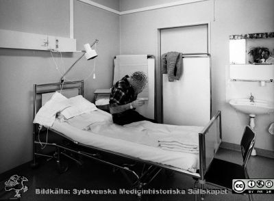 Radiologiska / onkologiska kliniken i slutet av 1980-talet
Foto Ola Terje låda B. 66/8. Cytostatikamottagningen, 2-bäddsrum. Originalfoto. Ej monterat
Nyckelord: Lasarettet;Lund;Universitet;Universitetssjukhus;USiL;Radiologi;Onkologi