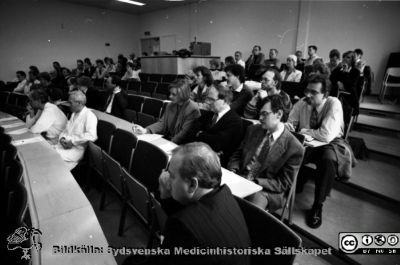 Forskningens dag, Malmö, 1993
Album I 1993 Malmö, från fotograf Björn Henrikssons samling. Bland andra: 1) Lars Andréasson, 2) Lars Malm, 3) Nils-Otto Sjöberg?,närmast kameran), 4) Sören Mattsson, 5) Per Wollmer.  Negativ. 
Nyckelord: I 1993;Forskningens dag;Malmö;1993;Negativ;