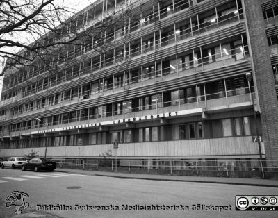 Malmö Allmänna Sjukhus 1993. Kliniskt Fysiologiska Laboratoriets fasad
Album MAS 1993 I  i fotograf Björn Henrikssons samling. 1993 Mars. Kliniskt fysiologiska laboratoriet i Långa Raden. Från negativ
Nyckelord: UMAS;MAS;Malmö;Allmänna;Sjukhus;Fysiologi;Laboratorium;Långa Raden