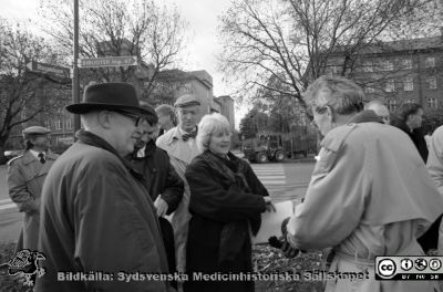 Malmö Allmänna Sjukhus 1992. Första spadtaget för Wallenberglaboratoriet
Album MAS 1992 B i fotograf Björn Henrikssons samling. Wallenbergprojektet, "PULS". 92.11.03. Närmast kameran, från vänster: Nils Stormby, Kerstin Lundgren och Sven-Erik Bergentz. Kerstin Lundgren ser ut att vara på väg att räcka något till Sven-Erik Bergentz. Från negativ
Nyckelord: UMAS;MAS;Malmö_;Allmänna;Sjukhus;Laboratorum;Wallenberg;Byggstart;Första Spadtaget