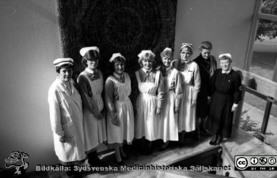 Malmö Allmänna Sjukhus 1986. Barnmorskor vid deras fackförenings 100-årsjubileum
Album 1986 B. 1986-10445. Barnmorskor som ordnade en utställning på kvinnokliniken i Malmö med anledning av att deras fackförening firade 100-årsjubileum. Själva utställningen finns i bild SMHS7086_000_01. Fotograf. Rune O. Från negativ.
Nyckelord: UMAS;MAS;Malmö_;Allmänna;Sjukhus;KK;Kvinnokliniken;Gynekologi. Obstetrik;Jubileum;Barnmorskor