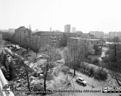 Kvinnokliniken, Malmö Allmänna Sjukhus 1967
Pärm äldre neg. 1951-1958. MAS, Malmö Allmänna Sjukhus. Exteriör, KK, 12/5 67.	Negativ, från fotograf Björn Henrikssons samling.
Nyckelord: Malm;MAS;Gynekologi;Kvinnoklinik;Exteriör
